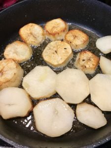 Frying potatoes for silpancho