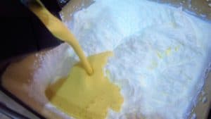 Adding maracuya mix onto whipping cream