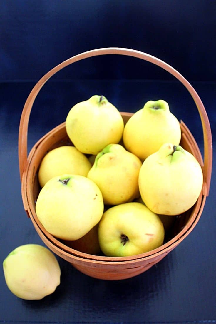 A basket of quinces (ftonj)