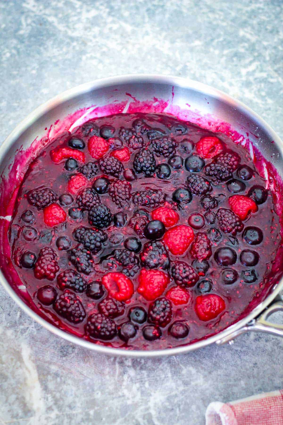 Mixed berries filling cooked. 